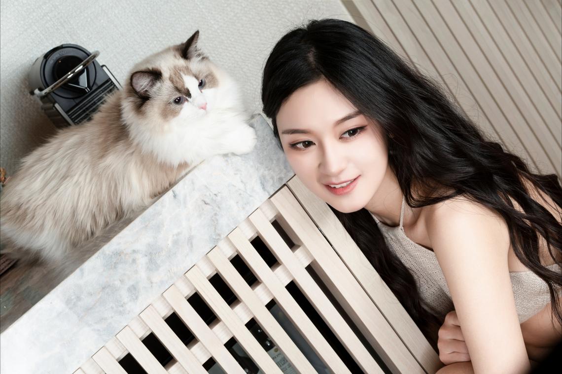 王毅会见塔吉克斯坦外长穆赫里丁